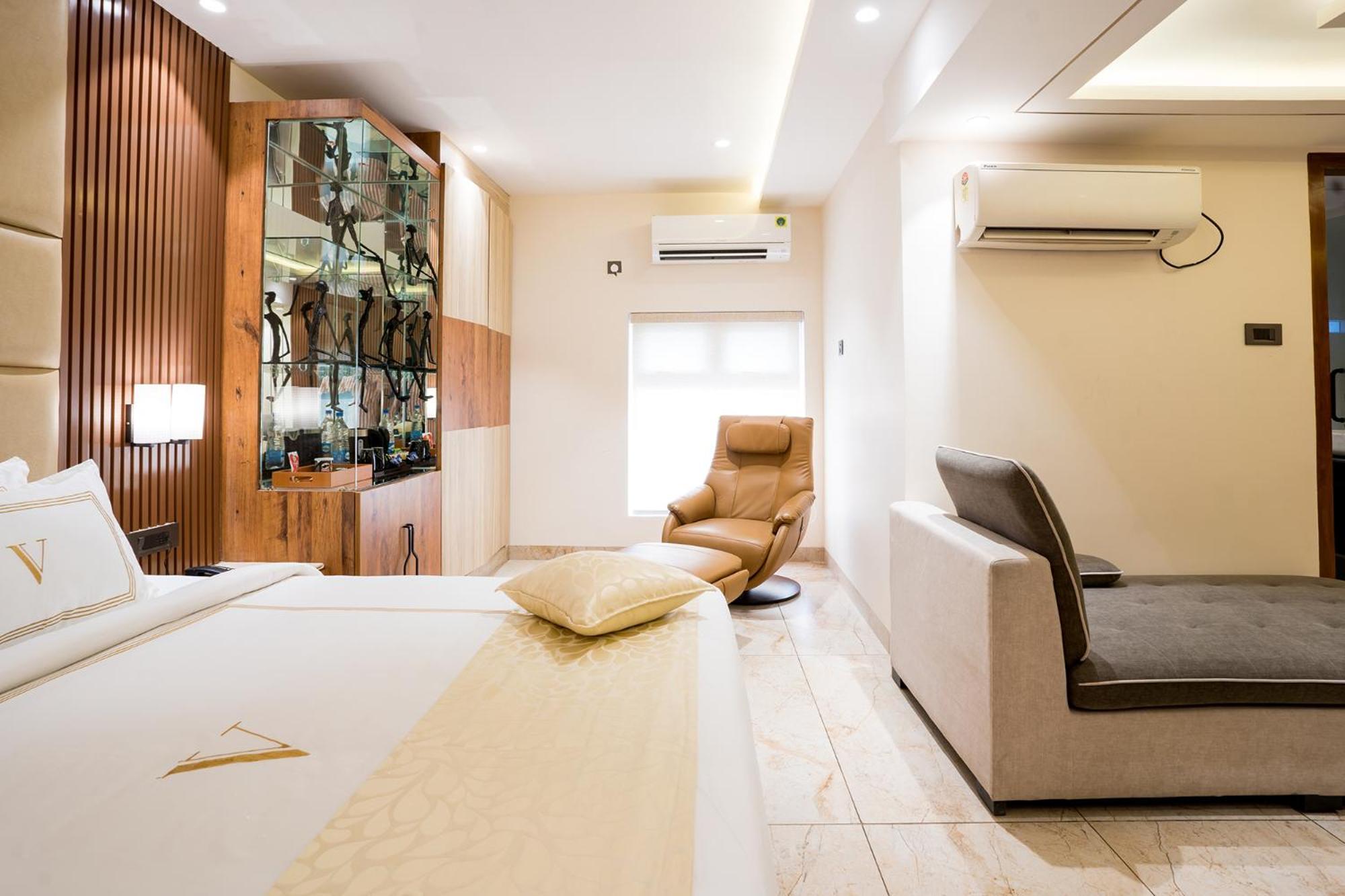 ホテル Oriva Vinflora Residency - Nr Lv Prasad Hospital, Banjara Hills ハイデラバード エクステリア 写真