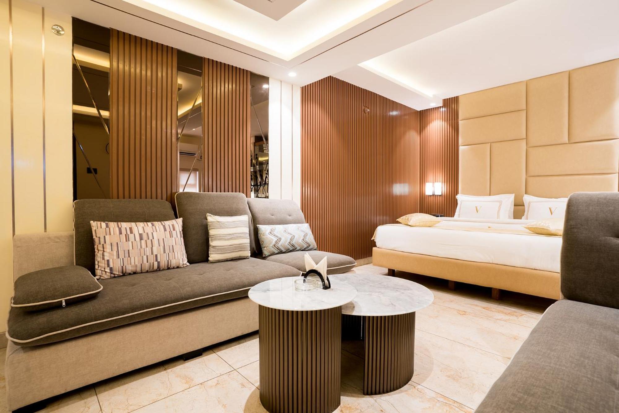 ホテル Oriva Vinflora Residency - Nr Lv Prasad Hospital, Banjara Hills ハイデラバード エクステリア 写真