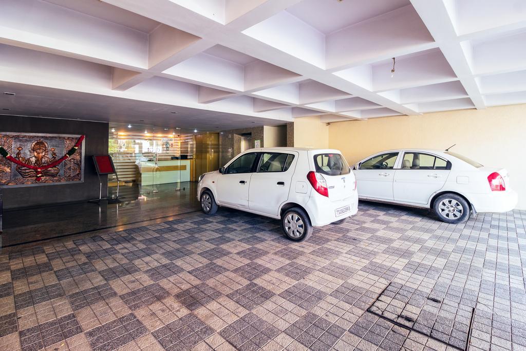 ホテル Oriva Vinflora Residency - Nr Lv Prasad Hospital, Banjara Hills ハイデラバード エクステリア 写真