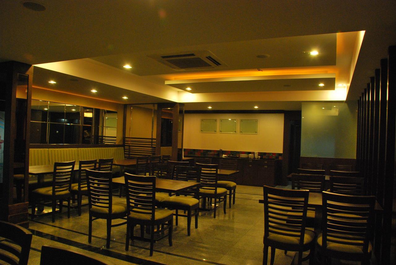 ホテル Oriva Vinflora Residency - Nr Lv Prasad Hospital, Banjara Hills ハイデラバード エクステリア 写真
