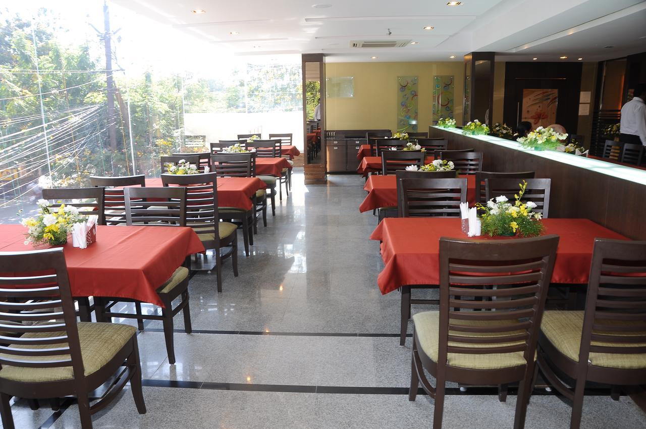ホテル Oriva Vinflora Residency - Nr Lv Prasad Hospital, Banjara Hills ハイデラバード エクステリア 写真