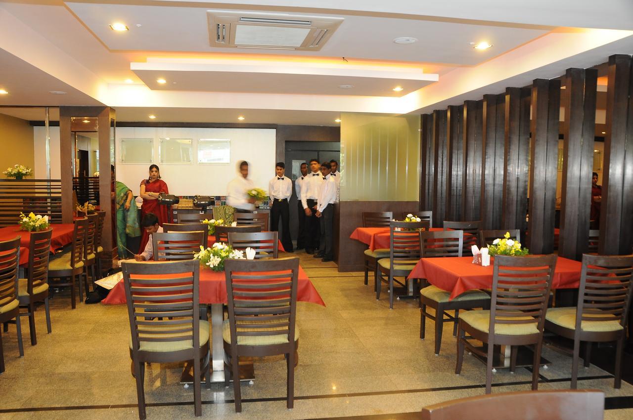 ホテル Oriva Vinflora Residency - Nr Lv Prasad Hospital, Banjara Hills ハイデラバード エクステリア 写真