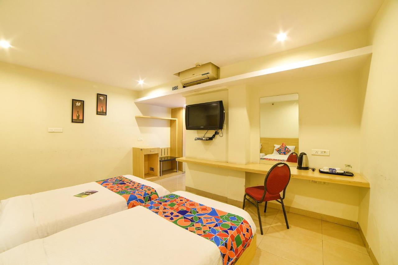ホテル Oriva Vinflora Residency - Nr Lv Prasad Hospital, Banjara Hills ハイデラバード エクステリア 写真