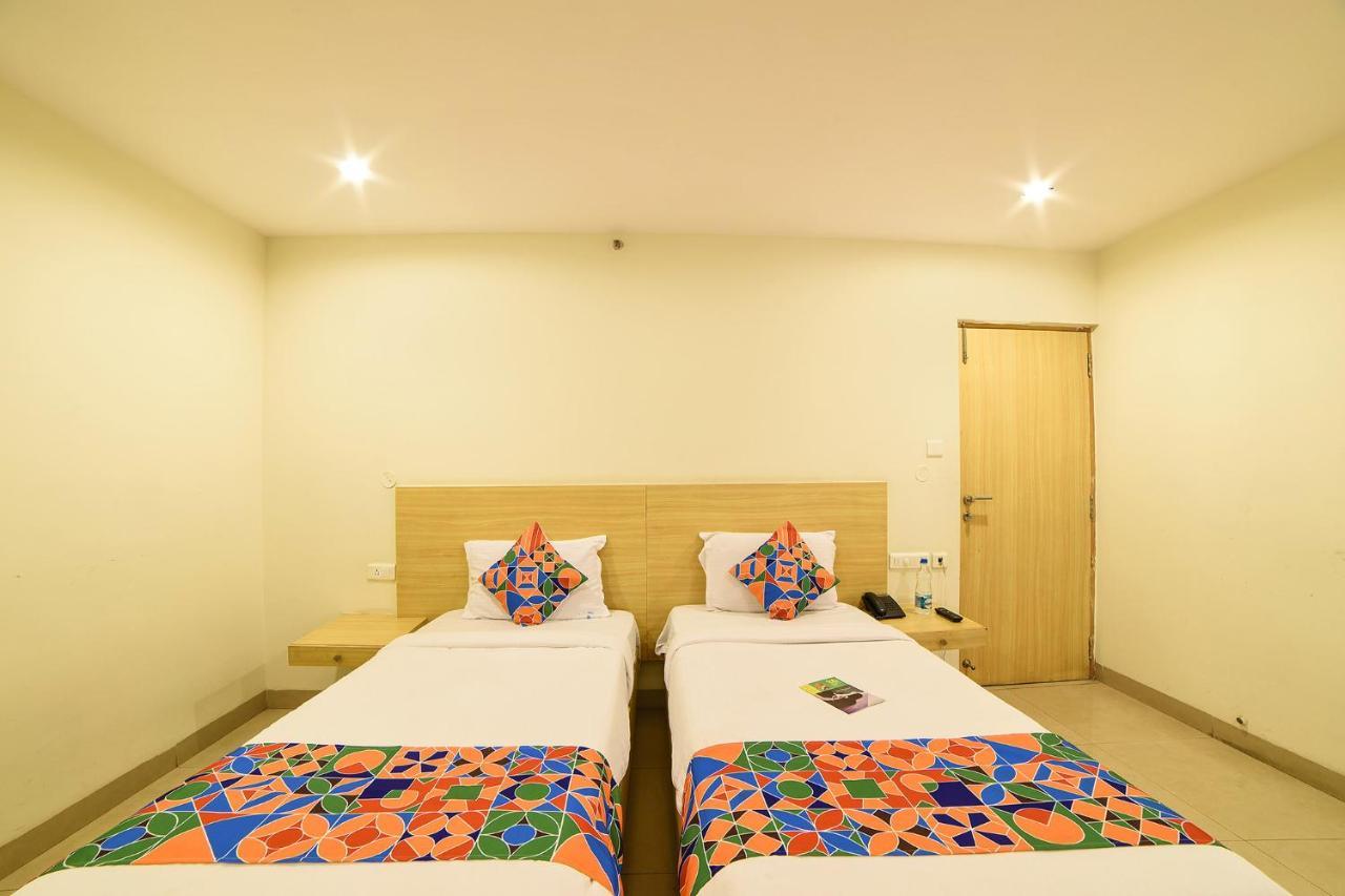 ホテル Oriva Vinflora Residency - Nr Lv Prasad Hospital, Banjara Hills ハイデラバード エクステリア 写真